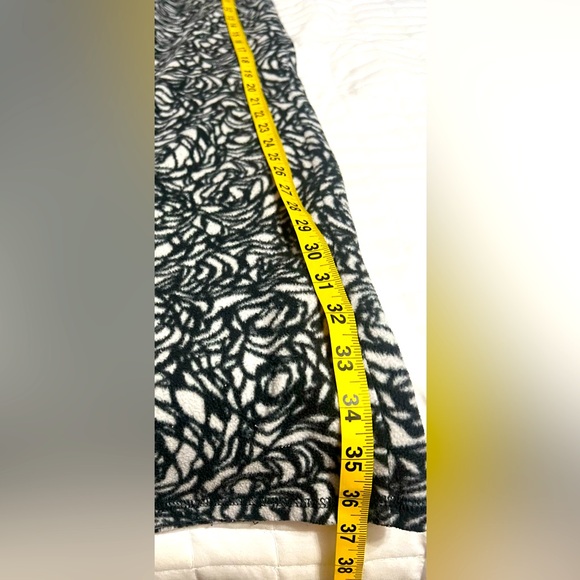 Nicole Miller rose flower black and white fleece pajama set size Large - Picture 9 of 11